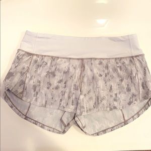 Lululemon size 4 2.5 speed up City Breeze Alpine shorts